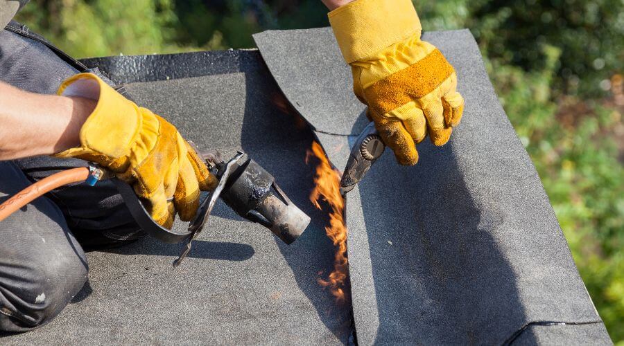 Professional gutter cleaning in Los Alamitos, CA